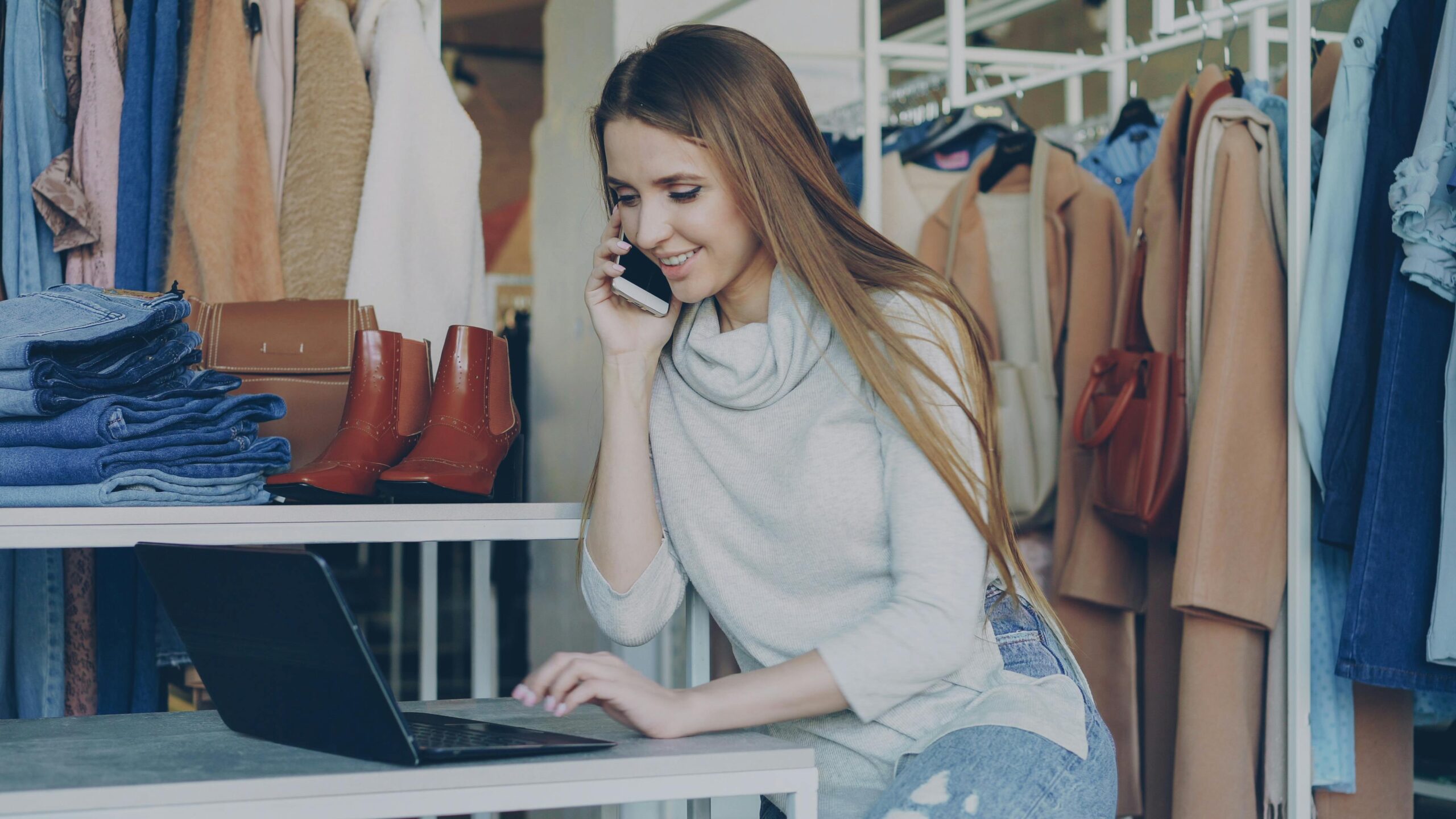 Graduate using a discount app on their phone