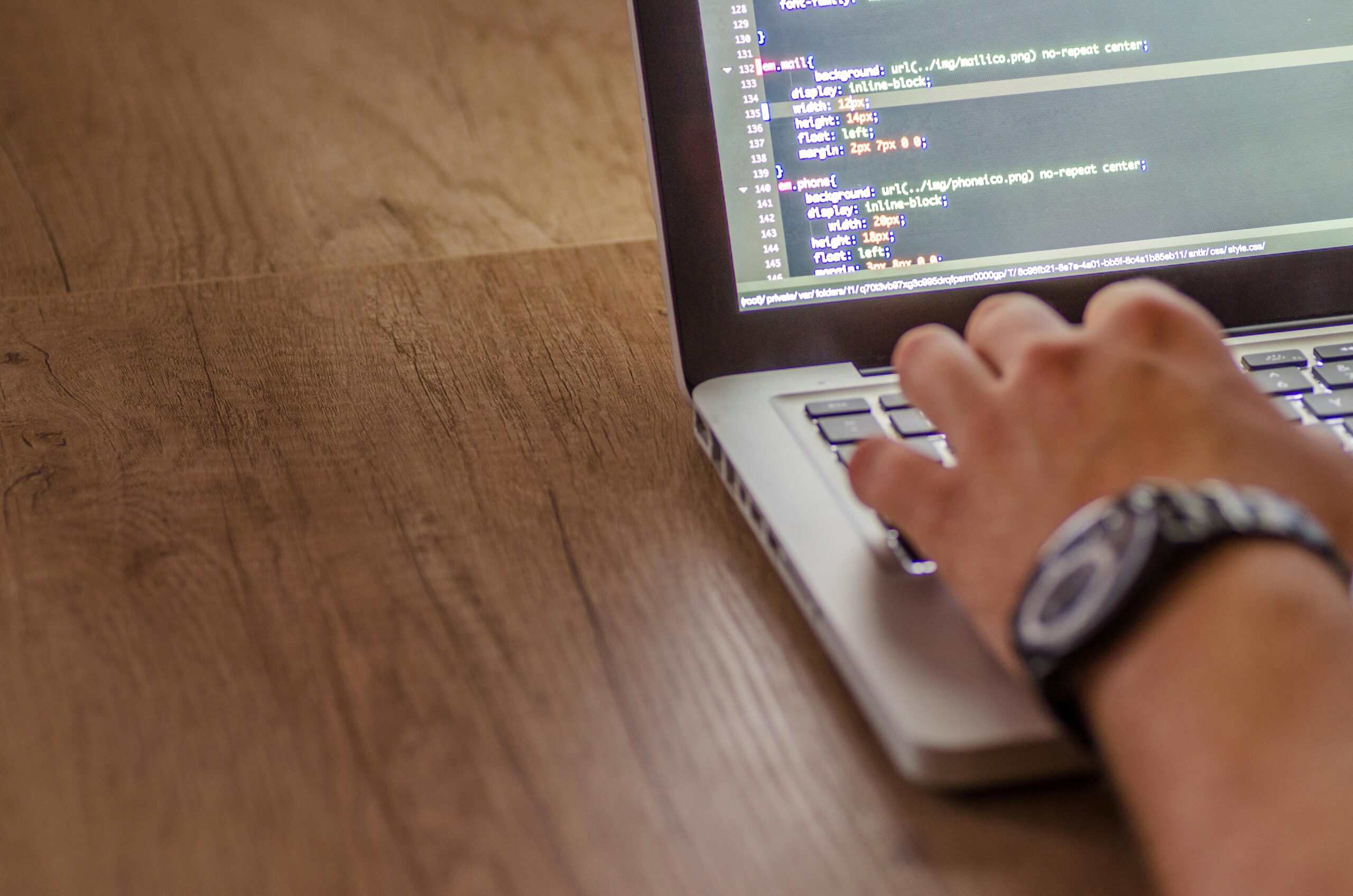 Software students should use: typing notes on a laptop