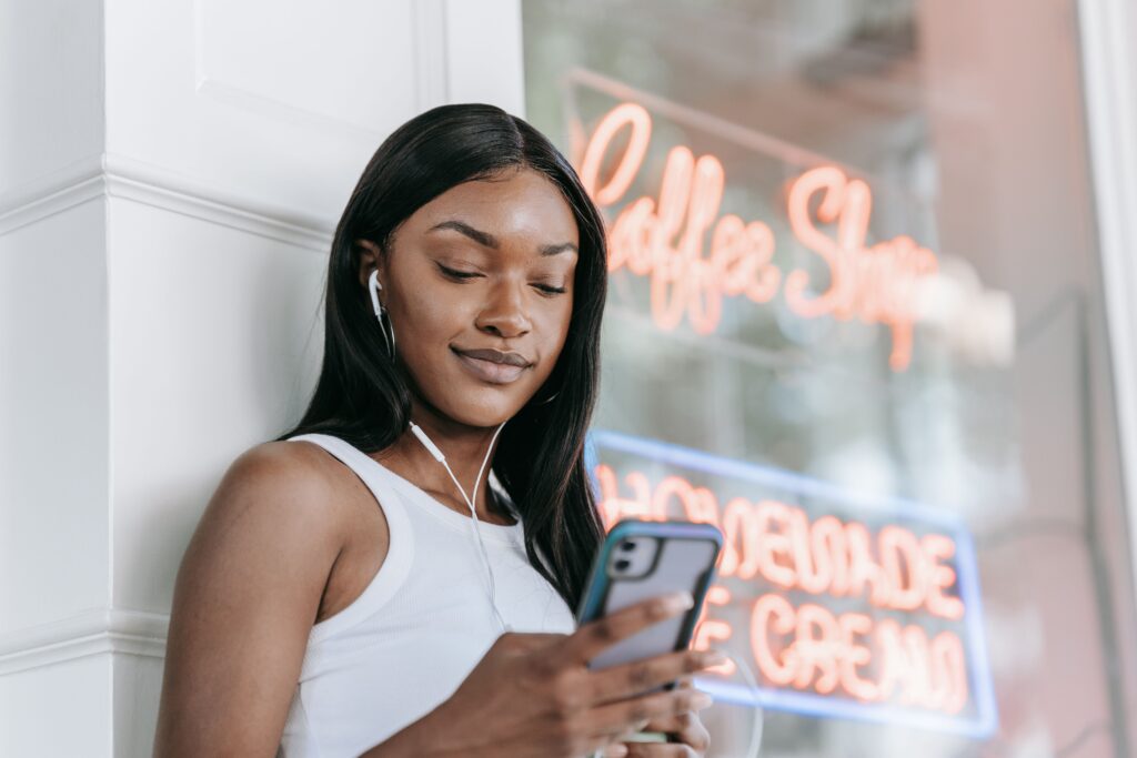 A student listening to music in a cafe